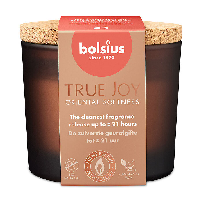 Ein Bolsius Duftglas True Joy, Duftrichtung "Oriental Softness" aus braunem Milchglas und mit Korkdeckel.