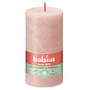 Eine Rustik Stumpenkerze in der Farbe Nebliges Rosa Größe 130/68 mm