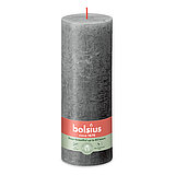 Eine Rustik Stumpenkerze in der Farbe Stürmisches Grau Größe 190/68 mm