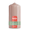 Eine Stumpenkerze Special Essentials Ultra Gloss in der Farbe Nebliges Rosa mit der Größe 130/68 mm