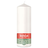 Eine Stumpenkerze von Bolsius mit den Maßen 200/68mm (H/DM) in der Farbe "Wolkiges Weiß".