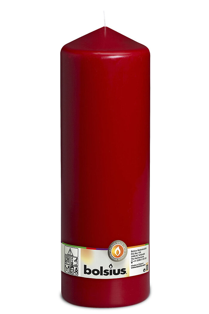 Eine Stumpenkerze in der Farbe Elfenbein mit den Maßen 300/98mm (H/DM) und 180h Brenndauer. Auf der Banderole ist der Markenname "Bolsius" abzulesen.